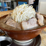 Ramen Gundan Rekishi Wo Kizame - 分厚いチャーシューに囲まれた、すり鉢！