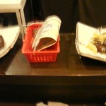 難波かくうち - 赤いかごにまずは二千円でいいでしょう