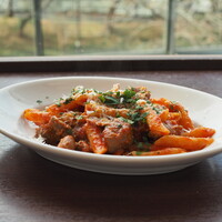 トラットリア グランボッカ - ラム肉のピリ辛ラグーソース　ペンネ