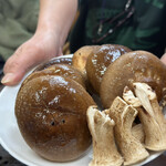 スタミナ苑 - 肉厚な椎茸