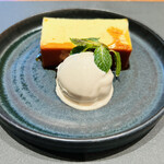 炭と伊 to-re - クレームド、カラメッロ、いちごのジェラート