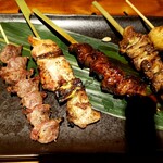 紅屋 桐生店 - 焼き鳥--盛り合わせ5串。つくね、皮、レバー、ネギま、砂肝