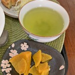 喫茶 ボギー - タクアン　お茶