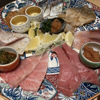 焼うおいし川  六本木凛華楼 - おまかせ盛り。順番に焼いていきますが、結局マグロが美味しいです。