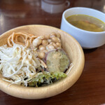 Morino Bekari Ando Kafe - サラダバーは色々選べて良いけれど、普通のサラダでも良いかなと。