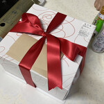 きのとや - ケーキの箱がパカーって開けるやつ、お初になります。　さすがきのとやです。