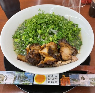 九州宮崎ラーメン響 - 白ラーメン。期待は高まります♪