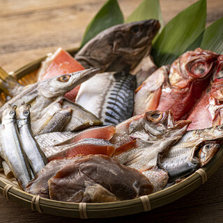 以靜岡縣燒津市山國水產所產的麴為主要原料的各種乾魚