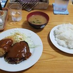 キッチンサン - ハンバーグとポテトコロッケ(カレー)