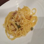 トラットリア インコントロ - タラとケッパーのトマト風味スパゲッティ