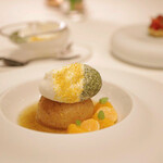 ラ・ベ - ラム酒風味のサヴァラン 果物のコンフィチュール アマレットクリーム 