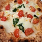 イタリア厨房 マルゲリータ - フレッシュトマトのピザ