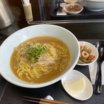 しおちゃんのみそらーめん - 味噌ラーメン８００円、小鉢　美味しかった