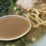 丸弐 - 醤油豚骨スープ麺