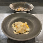 カーサ・デル・チーボ - 白トリュフと黒トリュフのタヤリンの食べ比べ