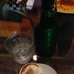 プティ・ポア - エスプレッソに生クリーム☆
お水はボトルでお代わりをいただきました。