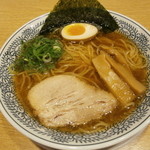 丸源ラーメン - 熟成醤油のあっさりラーメン。節の香り豊かな和風仕立て。