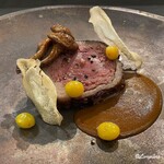 カーサ・デル・チーボ - 猪のフィレ肉のアッローストをポルチーニセッキのソースとともに