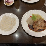 キッツビュール - 本日のランチ (若どりのロースト 赤ワインソース）