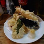 Nikomi Tsutahachi - 牡蠣と海老の天ぷら