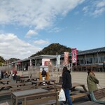 道の駅 富楽里とみやま - 仮説のプレハブ店舗