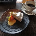 Bunkaya - 紅茶のケーキ＆ホットコーヒー