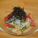 Pittsueria Baru Kakutasu Doro - いかそーめんとオクラの冷製パスタ　いくら添え