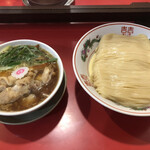 カドヤ食堂 総本店 - つけそば並　1,250円
                                豚足トッピング　680円