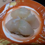 Sushi Douraku - ほたて（145円）