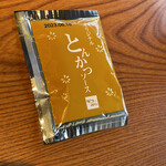 かつアンドかつ - ソースが個包装に変わっている！？　隠し味に鰹だしが入っているので、後味さっぱりのオリジナルソースになっているそうです。