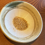 かつアンドかつ 小野原店 - 胡麻をすると良い香り