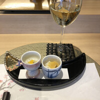 梅田 鮨 よこ田 - しらすのカラスミ和え&クジラの皮酢味噌和え