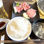 Yakiniku Koshiduka - よくばりランチ焼肉2種盛り合わせ①牛タン＆カルビ 1,680円税込