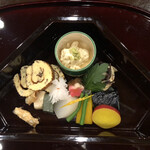 田ごと - 生麩煮浸しや天ぷらなど、ちまちまと詰まったお料理で楽しませてくれます。