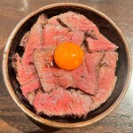 Nihombashi Nikutomo - ローストビーフ丼