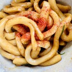 ふくすけ - 手打ち伊勢うどん 麺 大盛り
      七味唐辛子をかけて
      枝分かれの先端のものも