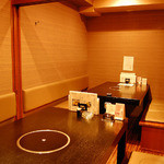 Motsunabe Iwamoto - テーブル席と個室が全部で90席。最大50名様で使える個室もございますので、各種宴会に是非！ 