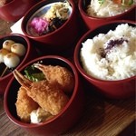 いちの蔵茶助 - ランチのお弁当1000円 メインは、カニの爪をチョイス