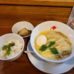 オノミチ潮ラーメン でんやす - 