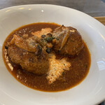 カフェカモット - 煮込みハンバーグ¥1,200(ドリンク付)
      ビーフの食感と染み出した肉汁にあわさったソースの旨味が
      すごくいいです｡