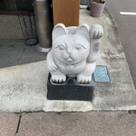 小判寿司 - 入口近辺の招き猫