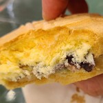 히라노야 - 모미지 만주 아이스 모나카【바닐라】(세금 포함 300엔)
                      모나카는 히로시마 현 내에서 제작한 맞춤형 제품입니다.
                      주문을 받은 후 아이스크림과 팥소를 채워 넣기 때문에 바삭한 식감을 즐길 수 있습니다.
                      단풍 만두용 수제 팥소를 사용합니다.