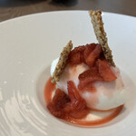 Reglisse - 牛乳ソルベ　苺のロマノフ