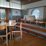 海光庵 - 店内。ソファー席もあります。