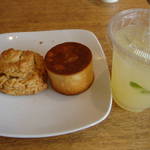 breadworks - メープル＆オートミール スコーン
      カスタード（クリームパン）
      ホームメイド レモネード