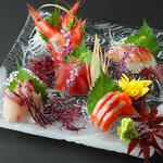 Assortment of 5 sashimi of the day
