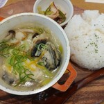 ココス - 生湯葉と広島県産牡蠣入り京風お出汁のココット海鮮鍋¥1,090