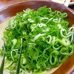 牧のうどん - テーブルのネギ入れ放題