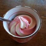 麺、喰い、工房 なかみち - バニラ＆ストロベリー　200円