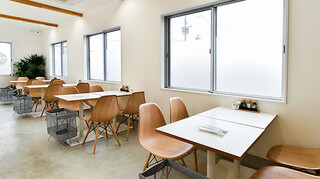 糸島食堂 - テーブル席